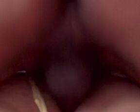 Sonido del culito cómo se resistencia a las metidas apretando mucho con descarga adentro