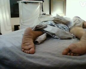 MIDGET FEET AND TOES FETISH SOLO FEMALE BROWN SMALL FEET