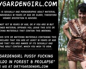 Dirtygardengirl dirty pussy fucking with huge dildo public