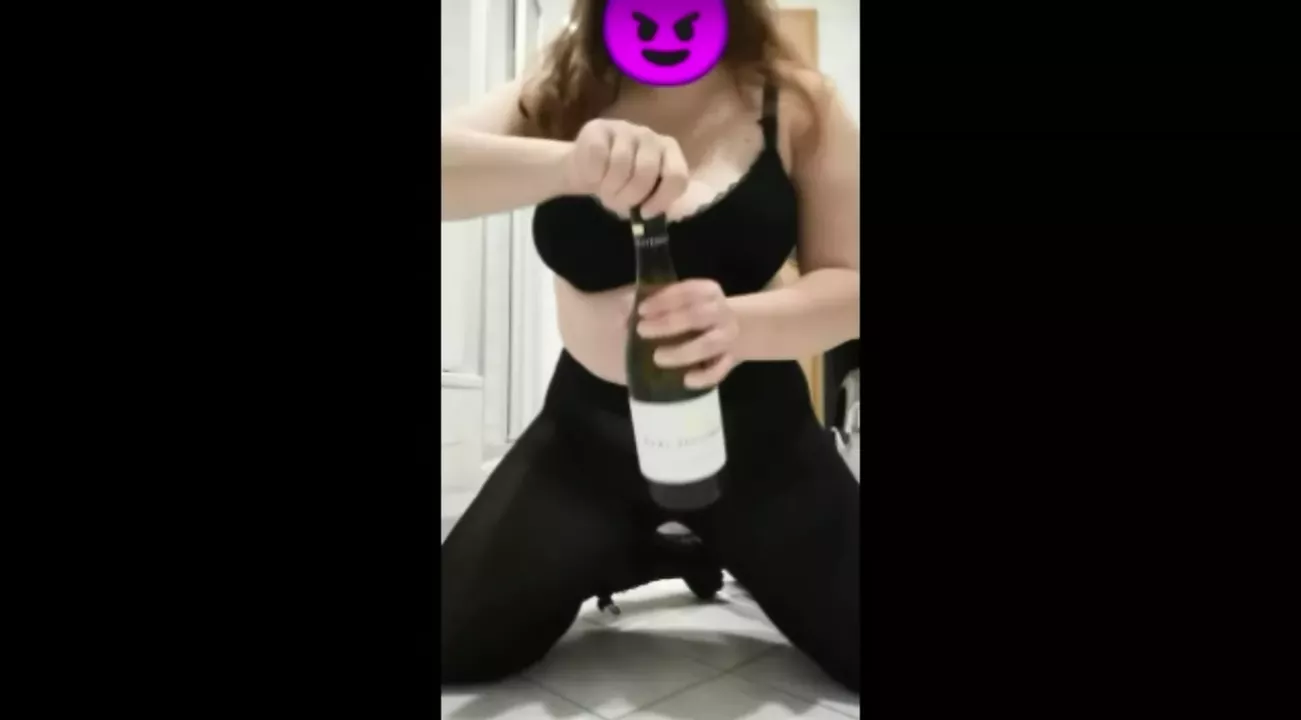 Drink my pee, while I drink my wine