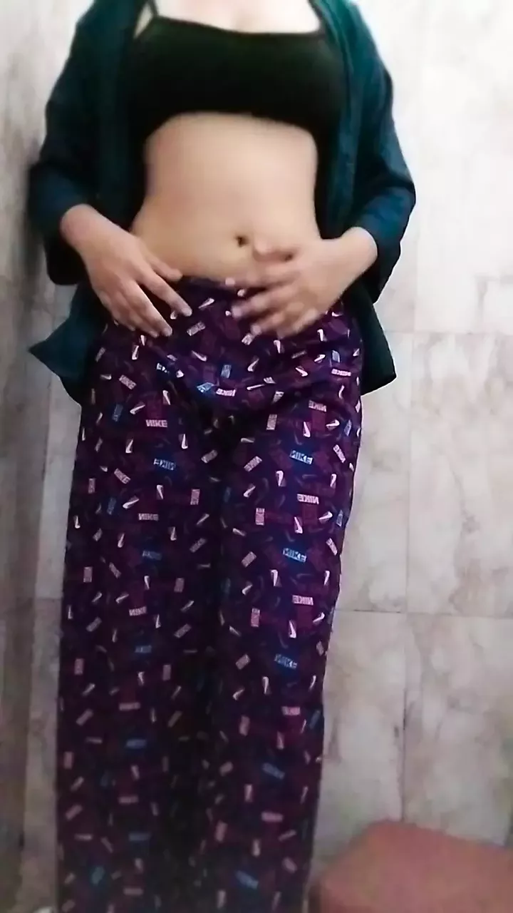 Aapni biwi ko hot yoga krte hue dekha aur sexy maal bana diya